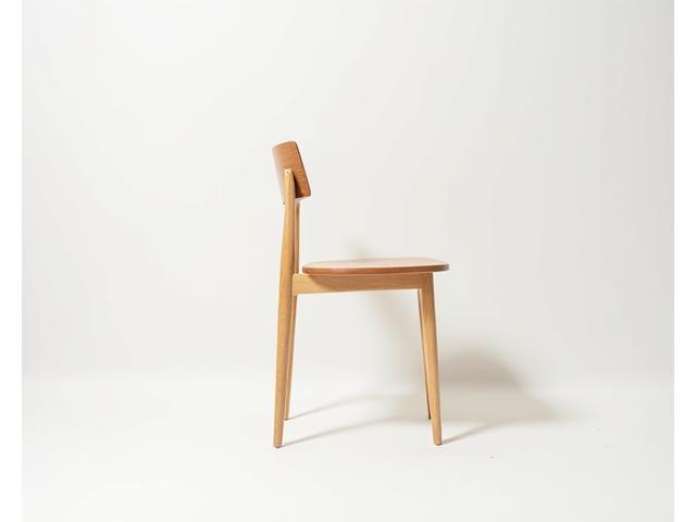 Chaise design minimaliste en frêne